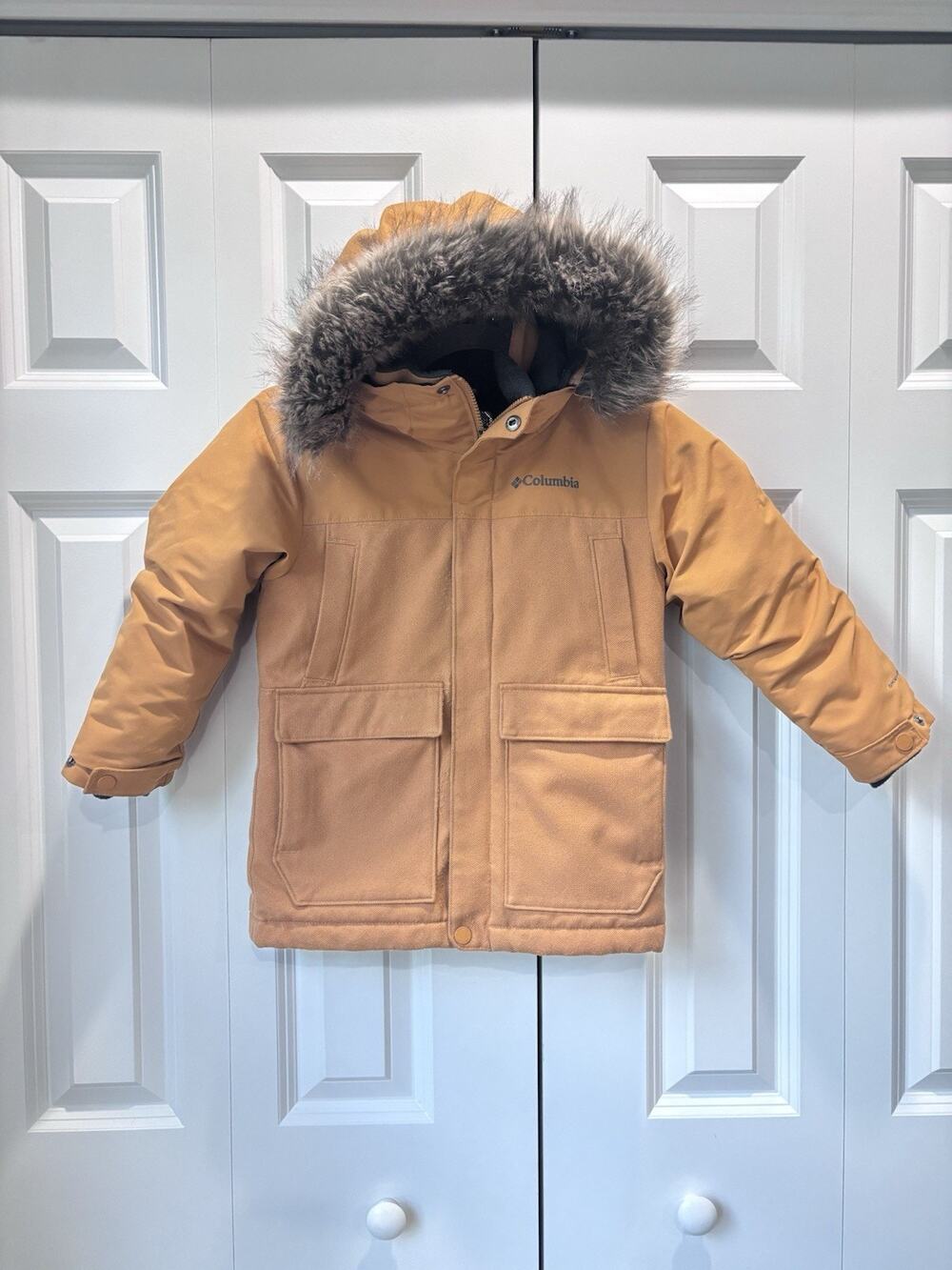Kids Columbia boundary Bay Down/ Faux Fur. Omniheat outgrown. Used. Xxs (4/5)